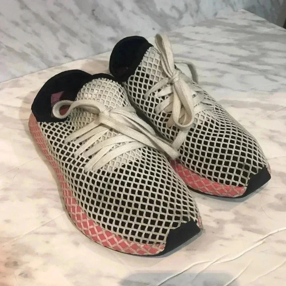 Adidas Deerupt Sneaker Size 6